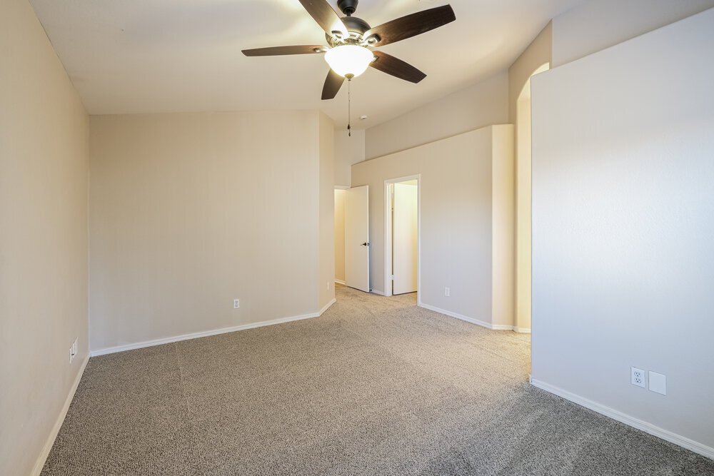 Building Photo - 8667 W Palm Ln