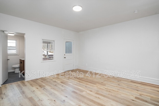 Building Photo - 2321 Spring St