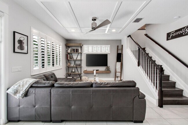 Building Photo - 622 Windward Cir S