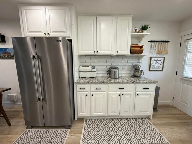 Building Photo - Gorgeous Remodeled 3 Bedroom Home in St. George!