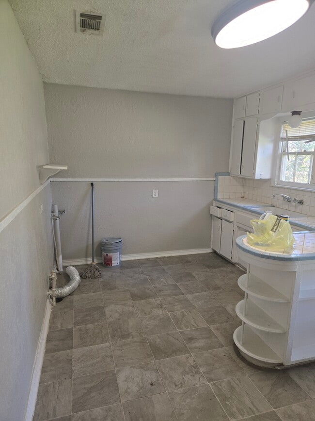 Building Photo - 3109 Fadal Ave