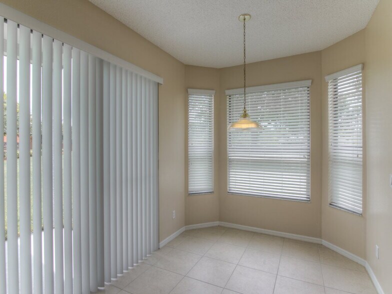 Building Photo - 671 Hardwood Cir