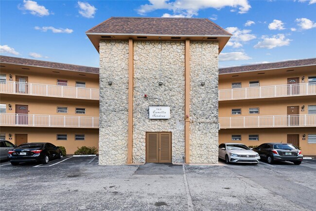 Building Photo - 5031 W Oakland Park Blvd