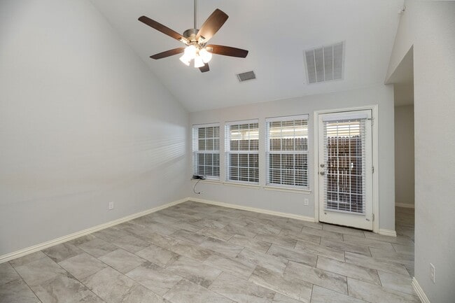 Building Photo - Creekside Townhomes