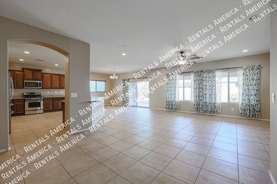 Building Photo - 2954 E Coconino Dr