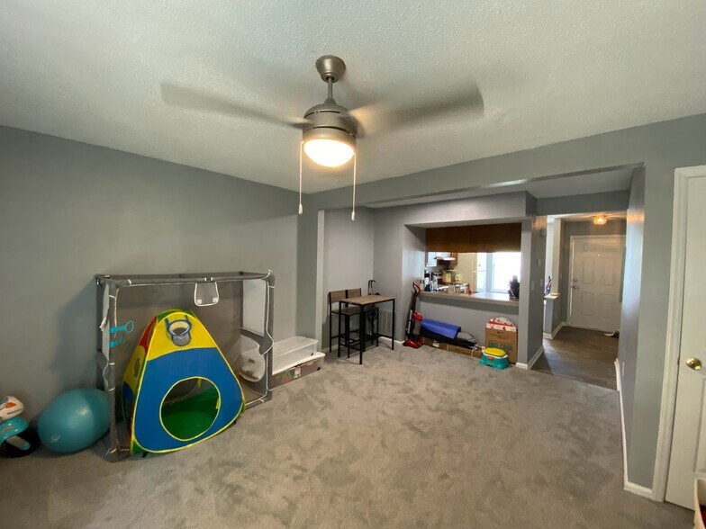 Dining & Living Room - 541 Lex Dr