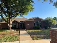 Building Photo - 637 Cedarwood Dr