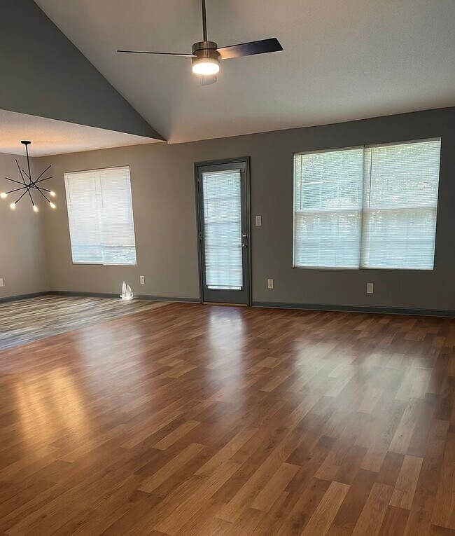 Building Photo - 105 Belle Flower Ct