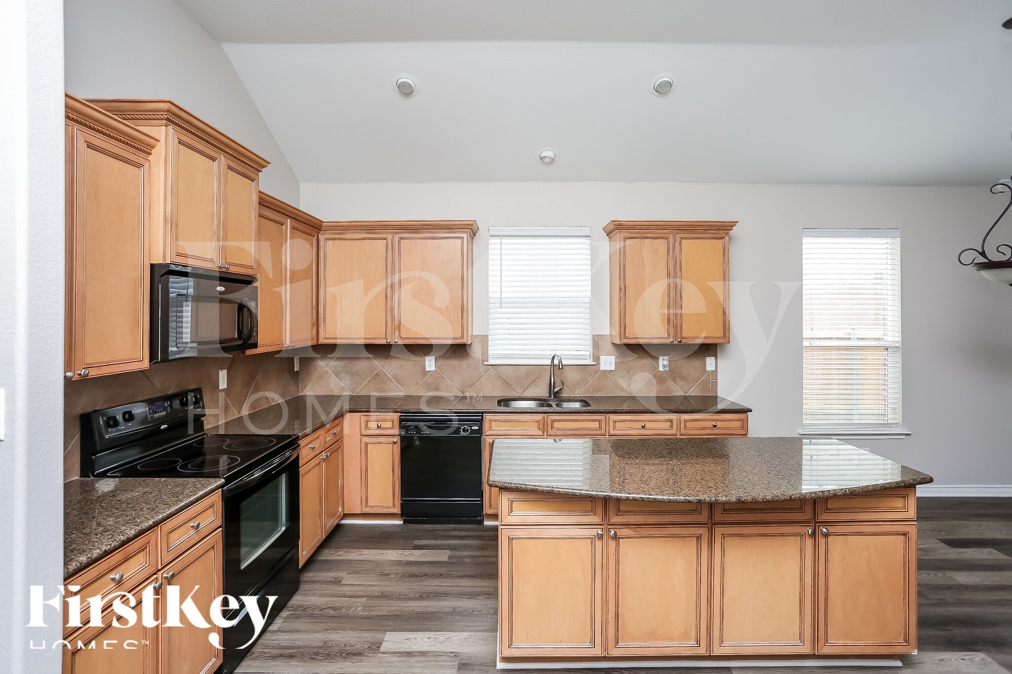 Building Photo - 905 Sheryn Dr