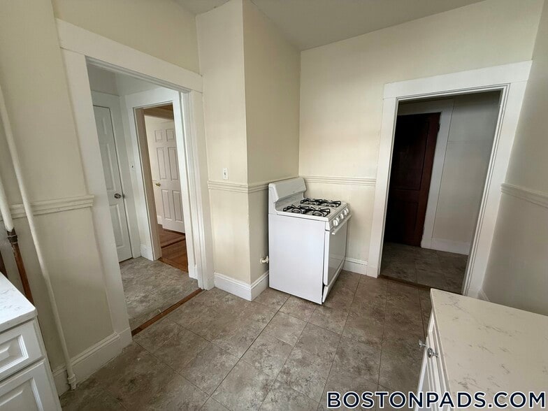 Building Photo - 163 Summer St