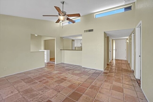 Building Photo - Vaulted Elegance in Old Spanish Trail