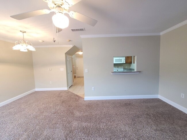 Building Photo - 803 Majestic Dr