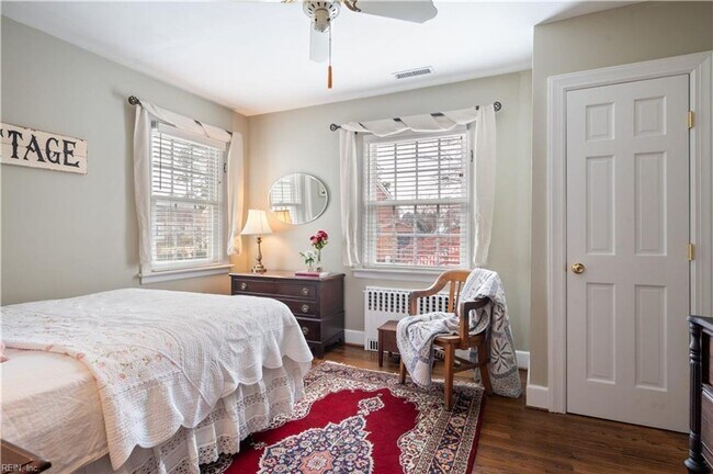 Building Photo - Beautiful Cape Cod in Larchmont