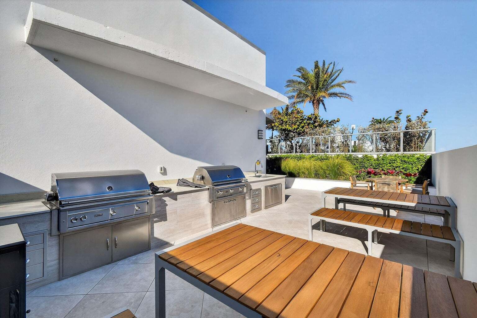 Rooftop Grill area - 220 Lake Shore Dr