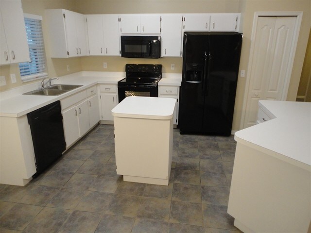 Building Photo - 1933 Woodcut Dr