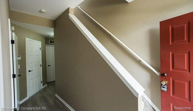 Building Photo - 76 W Bethune St