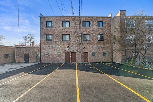 Building Photo - 7109 N Western Ave