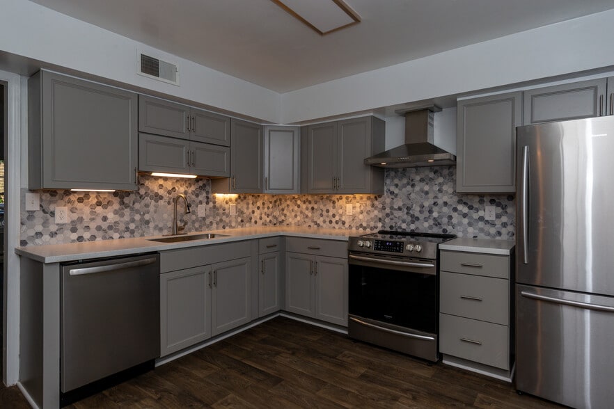 Building Photo - 9392 Pine Tree Rd