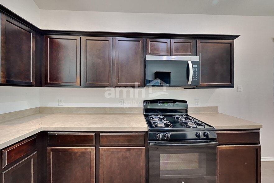 Building Photo - 10016 Sterling Pl Dr