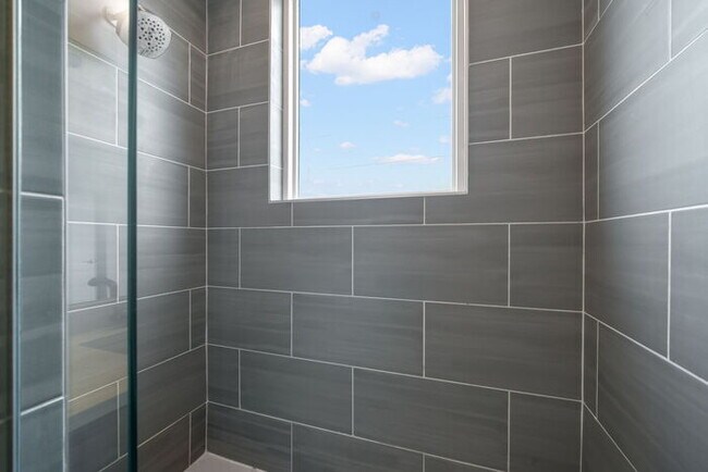 Building Photo - BEAUTIFUL Town Home For Rent in Downtown S...