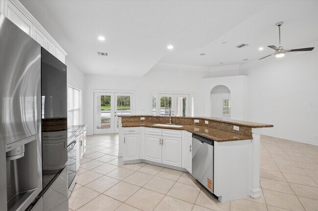 Building Photo - 11289 NW 65th Manor