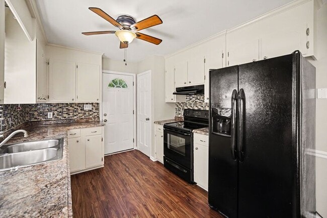 Building Photo - 8301 Nathanael Greene Ln