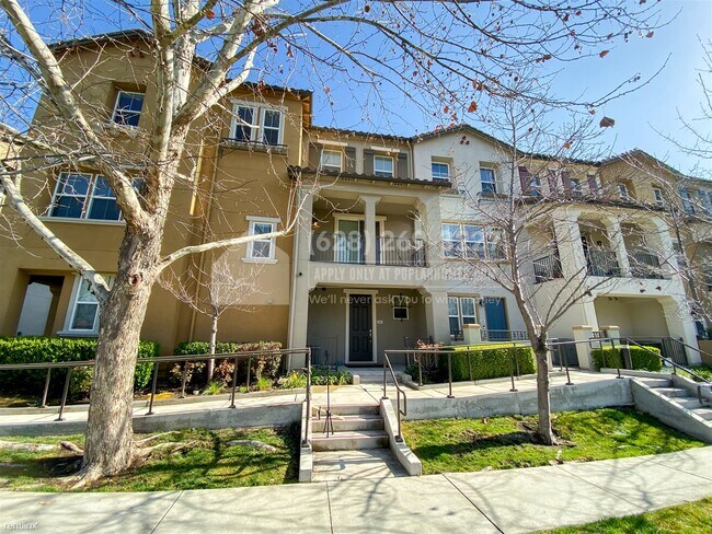 Building Photo - 3 br, 3 bath Townhome - 602 Cedarville Ln -