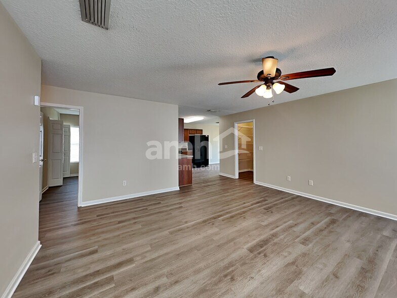 Building Photo - 11869 Hayden Lakes Cir