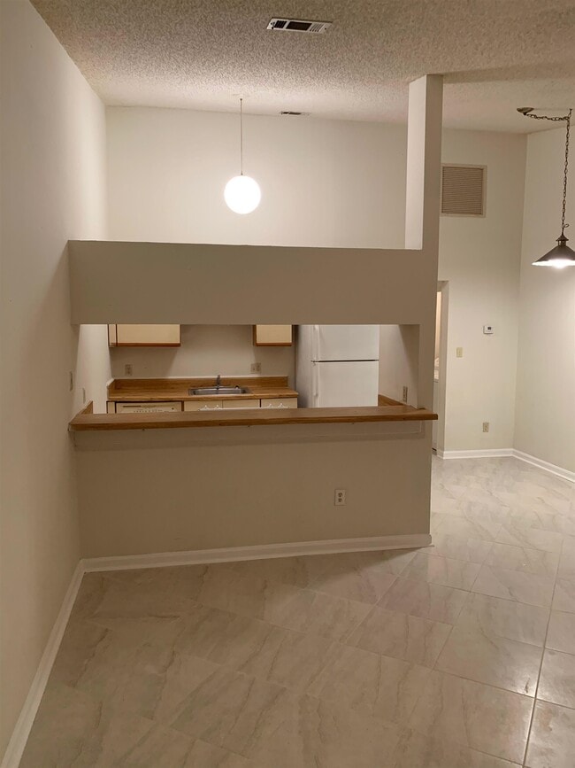 Building Photo - 2299 Sandpiper St