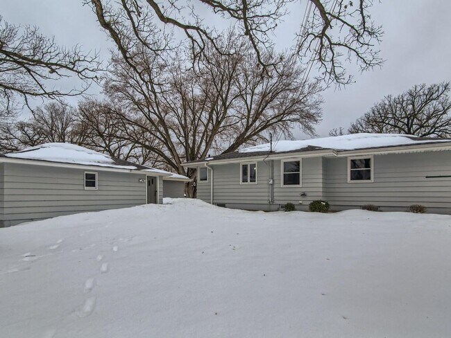 Building Photo - 12625 Monterey Ave S