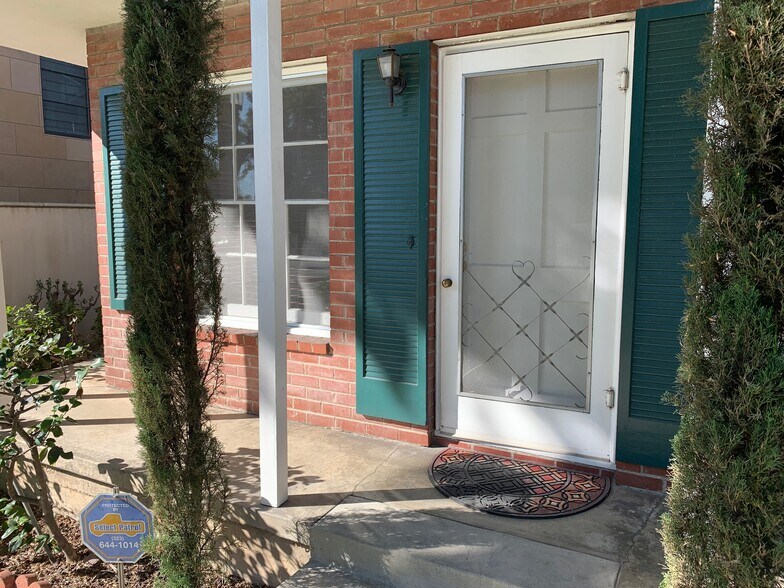 Building Photo - 181 S Marengo Ave