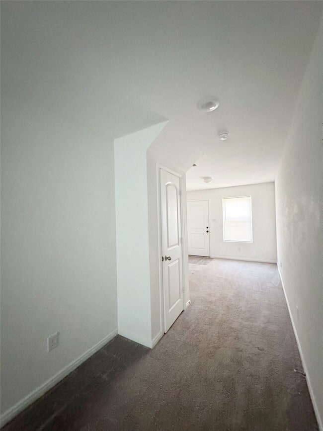 Building Photo - 245 Water Oak