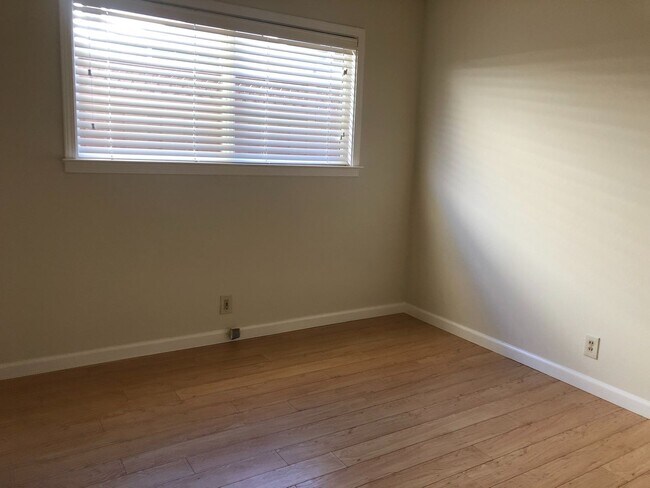 Building Photo - 4bd/2ba - Bedroom Home with a Lap Pool! Excellent Location - Coming Soon!