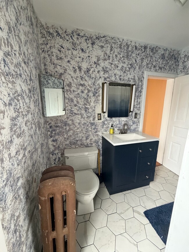 Building Photo - 612 Cherry St