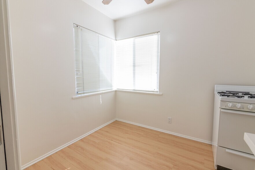 Building Photo - 669 Levering Ave