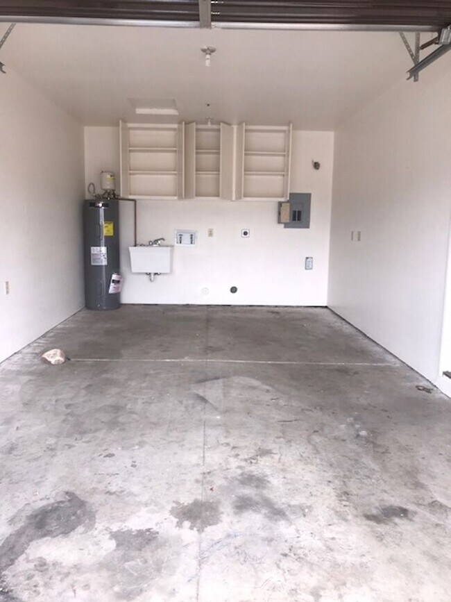 Building Photo - 7665 Spouse Dr