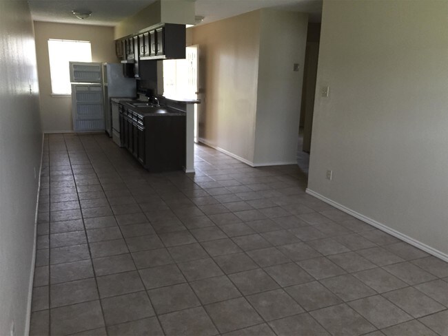 Building Photo - 305 N Montevideo Ave