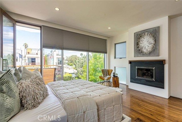 Building Photo - 414 Venice Way