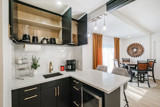 Building Photo - 5021 Libbey Dr