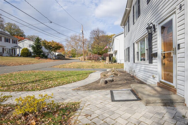 Building Photo - 8 Loran Ct