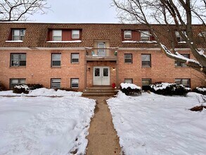 Building Photo - Two Bedroom Apartment in Northwest Grand Rapids - Rent Special!
