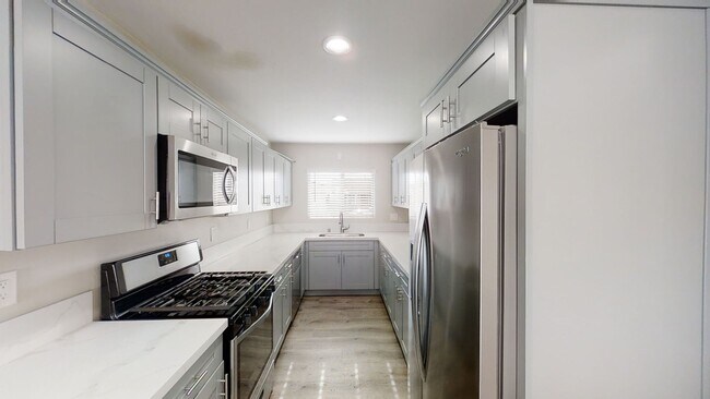 Building Photo - Remodeled 4BD/3BA, Detached Bedroom!