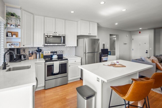 Building Photo - 7858 Cowles Mountain Ct