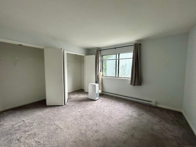 Building Photo - 19 Somers St