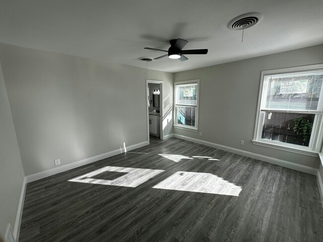 Building Photo - 209 Pendleton St