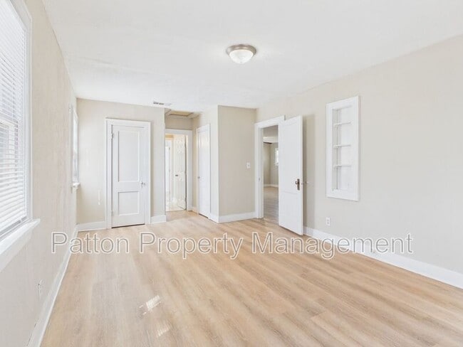 Building Photo - 3411 S Polk St