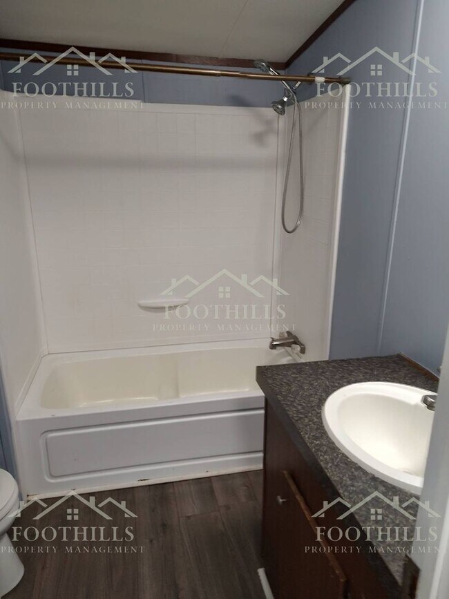 Building Photo - 101 Inez St