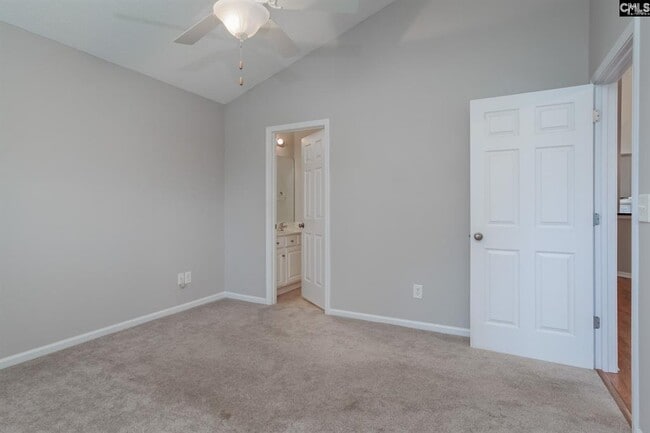 Building Photo - 129 Crickhollow Cir