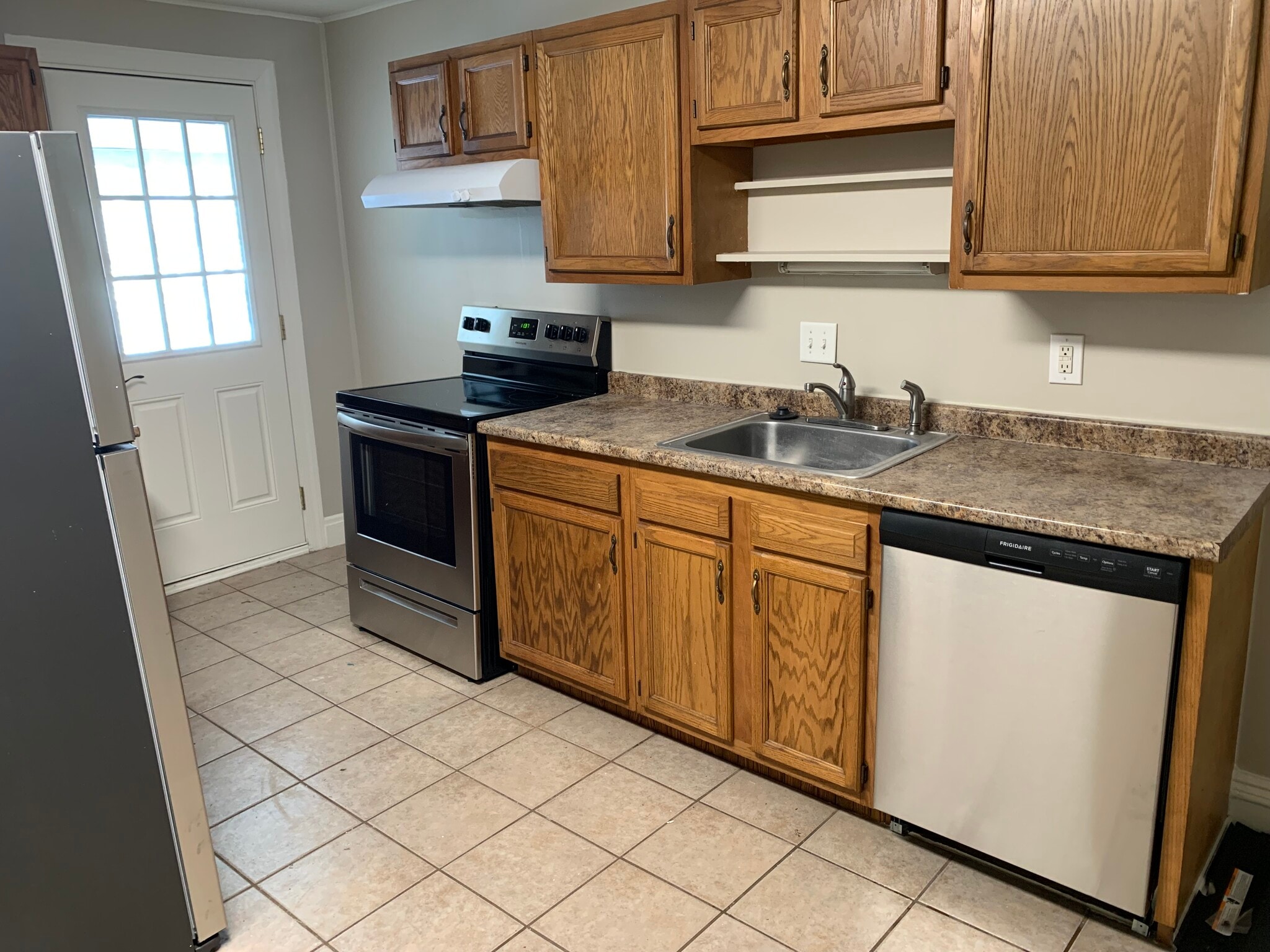 Kitchen - 8 Hillside Ave