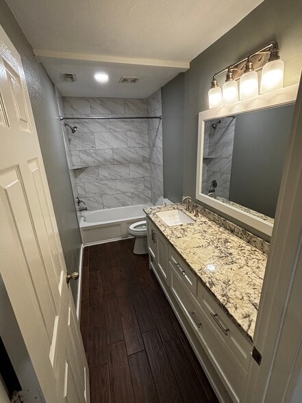 Building Photo - 4623 Village Park Dr